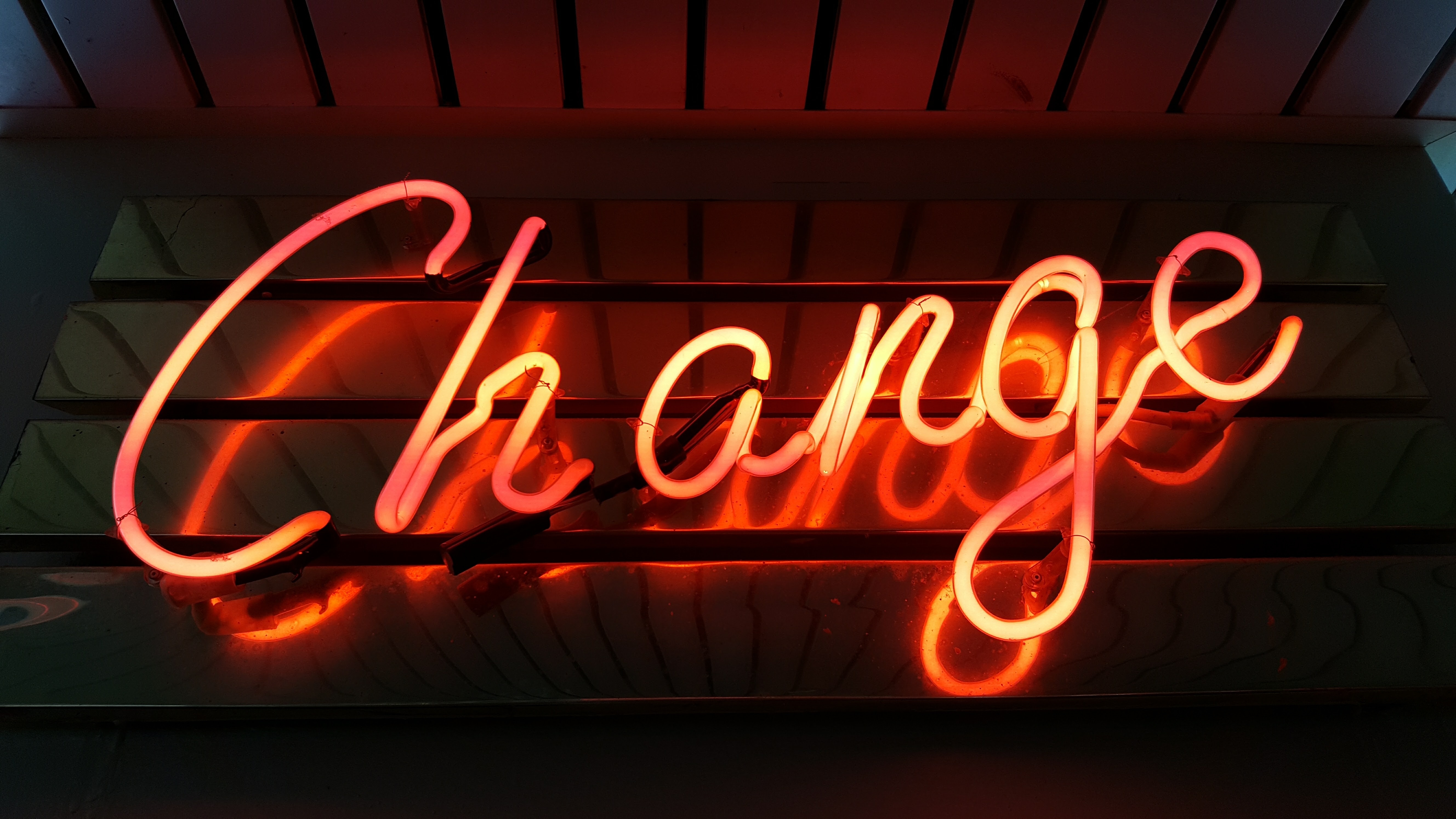 change sign-coach-ross-findon-303091-unsplash neon change sign time to change marketing mindset